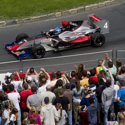 A F1-es csapat bejelentette: Magyarországon nevelkedett pilótát igazolt