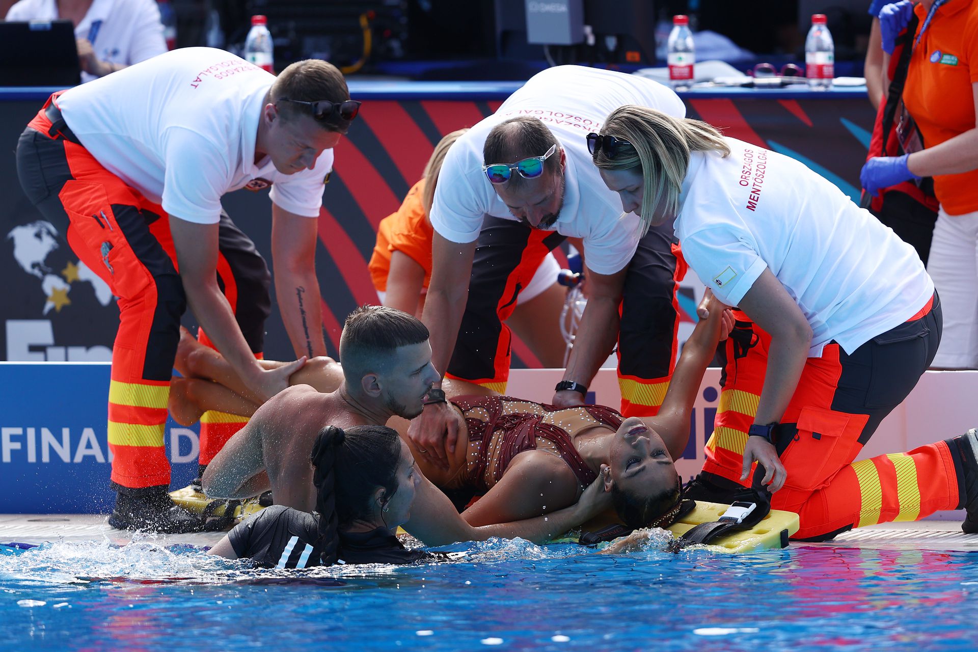 Anita Alvarezt azonnal orvosi ellátásban részesítették a budapesti vizes Vb-n / Fotó:  Getty Images