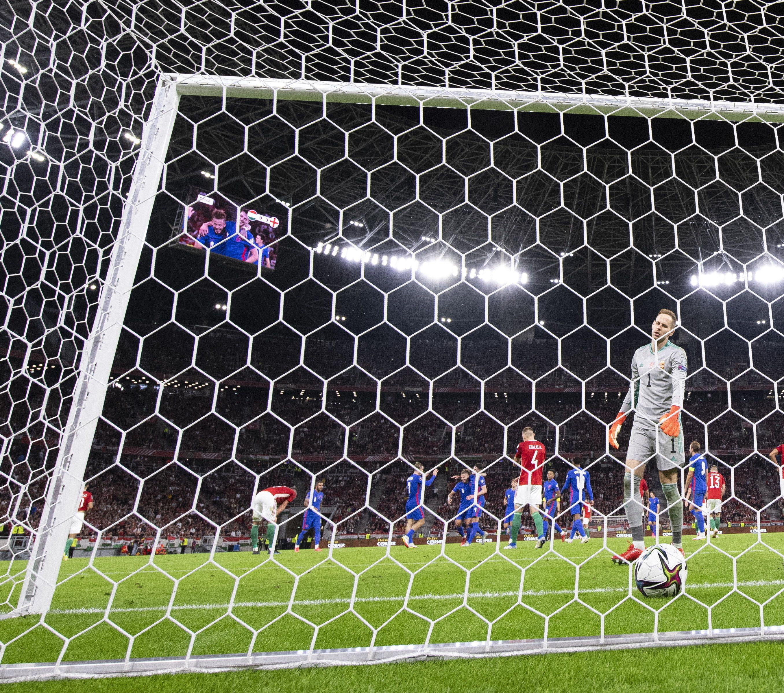 A nyitóképen: Gulácsi Péter kapus gólt kap a labdarúgó világbajnoki selejtezők 4. fordulójában játszott Magyarország - Anglia mérkőzésen a Puskás Arénában 2021. szeptember 2-án. Az angol válogatott 4-0-ra győzött... / Fotó: MTI/Szigetváry Zsolt