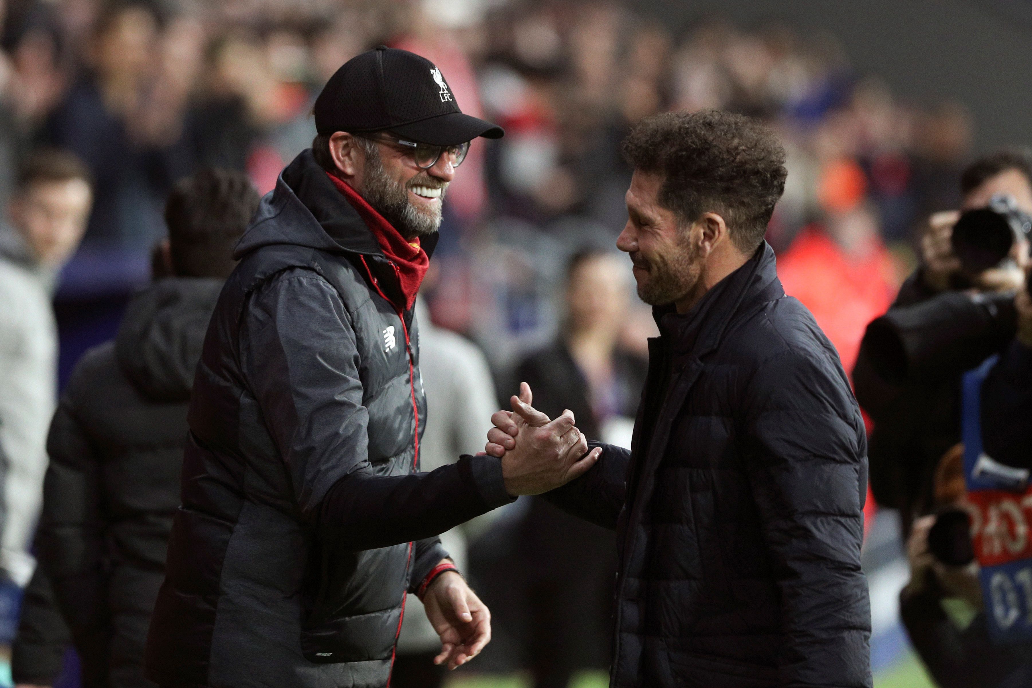 Klopp (balra) 5,7 milliárdot kap Liverpoolban, és jóval sikeresebb, mint a 13,9 milliárdot kereső Simeone / Fotó. MTI  EPA / Rodrigo Jimenez