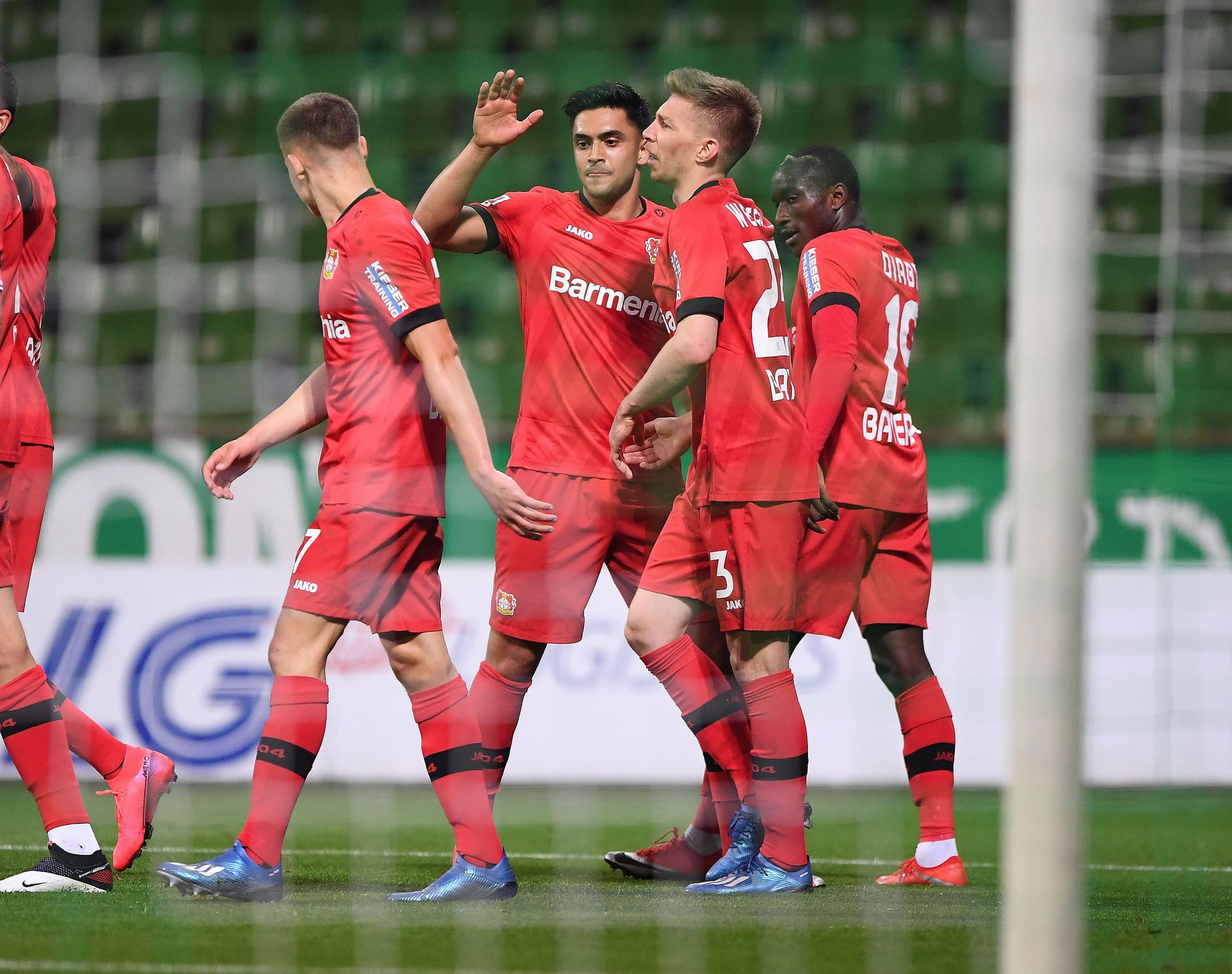 Wirtz (balra) góljának örültek a társak, de a Leverkusen végül kikapott a Bayerntől 4-2-re/Fotó: Profimedia