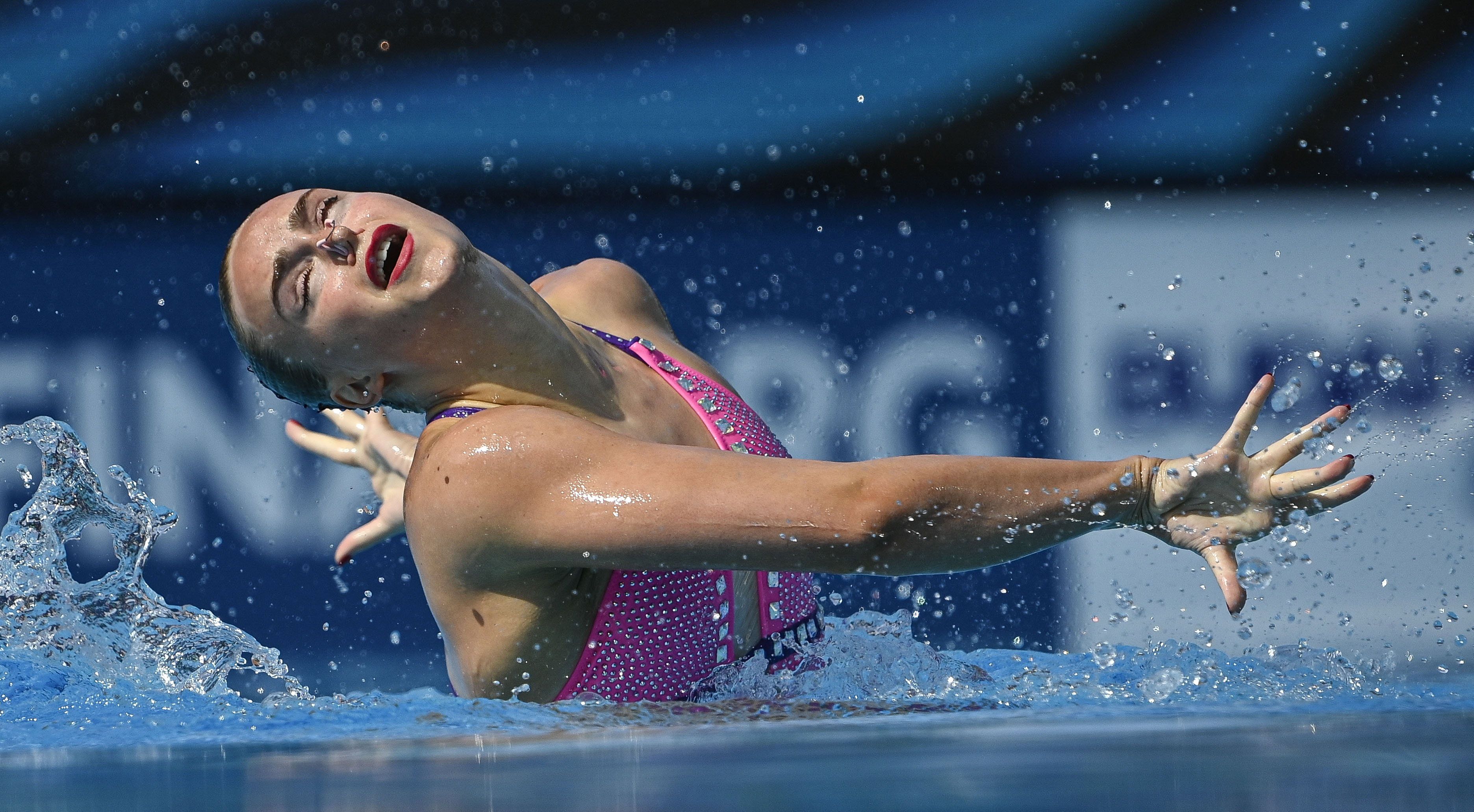 A brit Kate Shortman a szinkronúszók egyéni technikai versenyének selejtezőjében a vizes világbajnokságon a margitszigeti Hajós Alfréd Nemzeti Sportuszodában / Fotó: MTI/Szigetváry Zsolt
