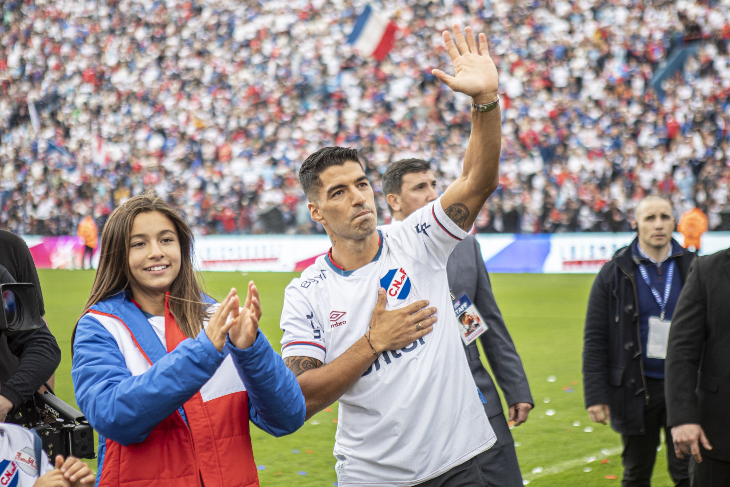 Luis Suárezt és családját 50 ezren köszöntötték az uruguayi Nacional stadionjában /Fotó: GettyImages