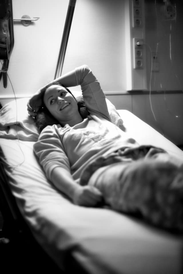 Selmeci Sarolta a kórházban is igyekezett jókedvű lenni, nagyon szeretett volna meggyógyulni / Fotó: Facebook