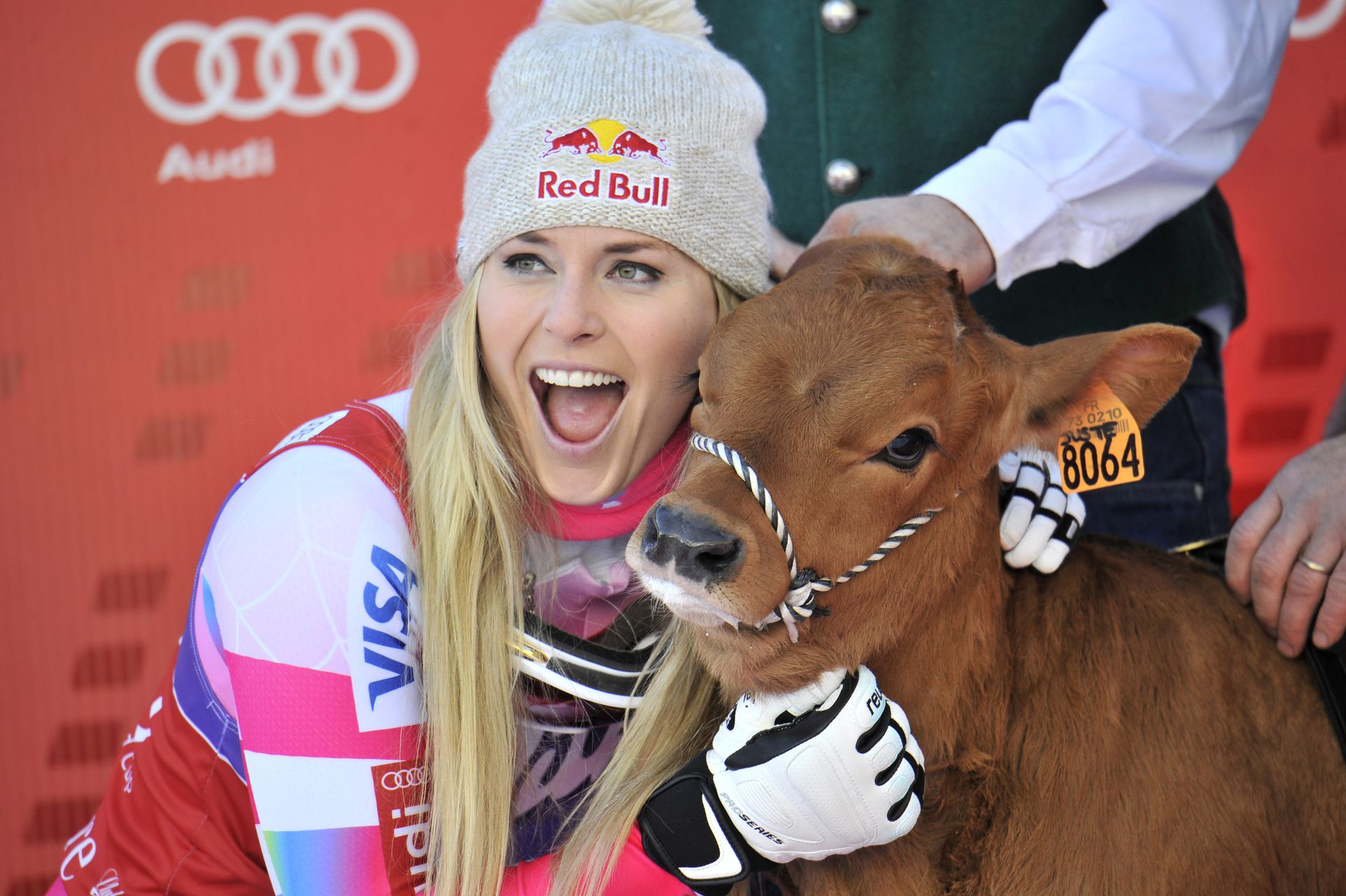 Vonn 2015-ös Val d'Isere-i győzelmét követően egy kis borjút kapott ajándékba/Getty Images