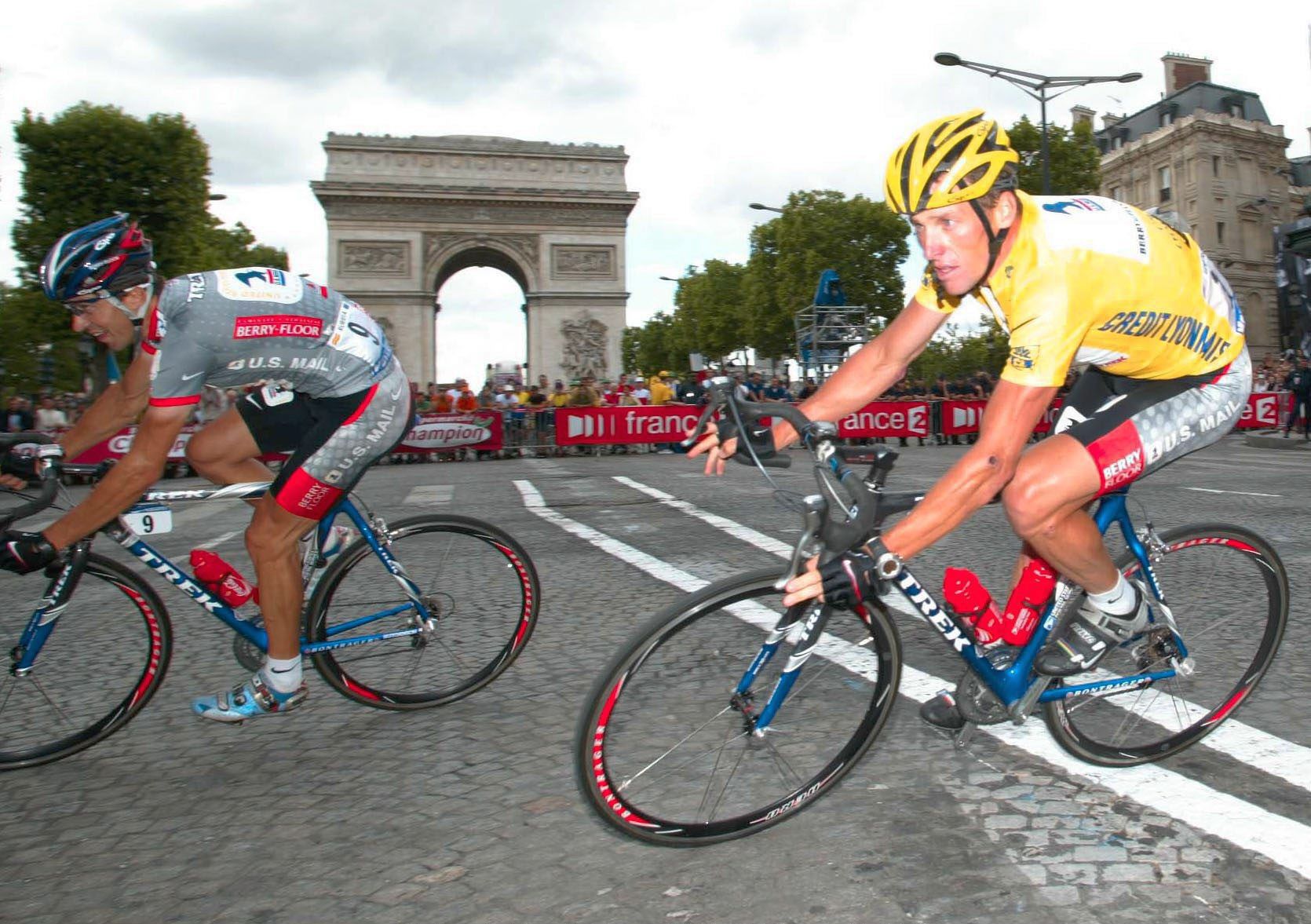 Armstrongot mind a hét Tour de France-győzelmétől is megfosztották doppingolás miatt / Fotó: Getty Images