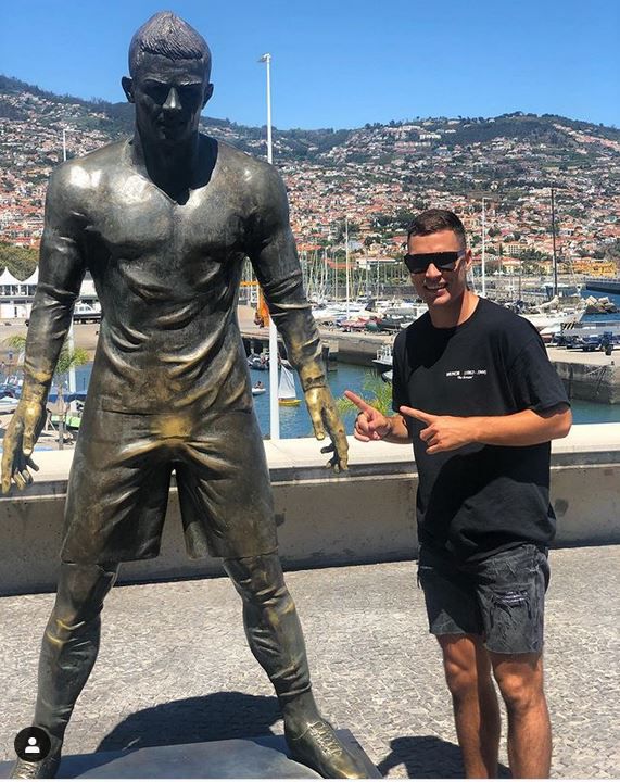 Bobál Gergely fotózkodott Cristiano Ronaldo szobránál, a jövőben akár találkozhat is az ötszörös aranylabdás portugállal /Fotó: Instagram