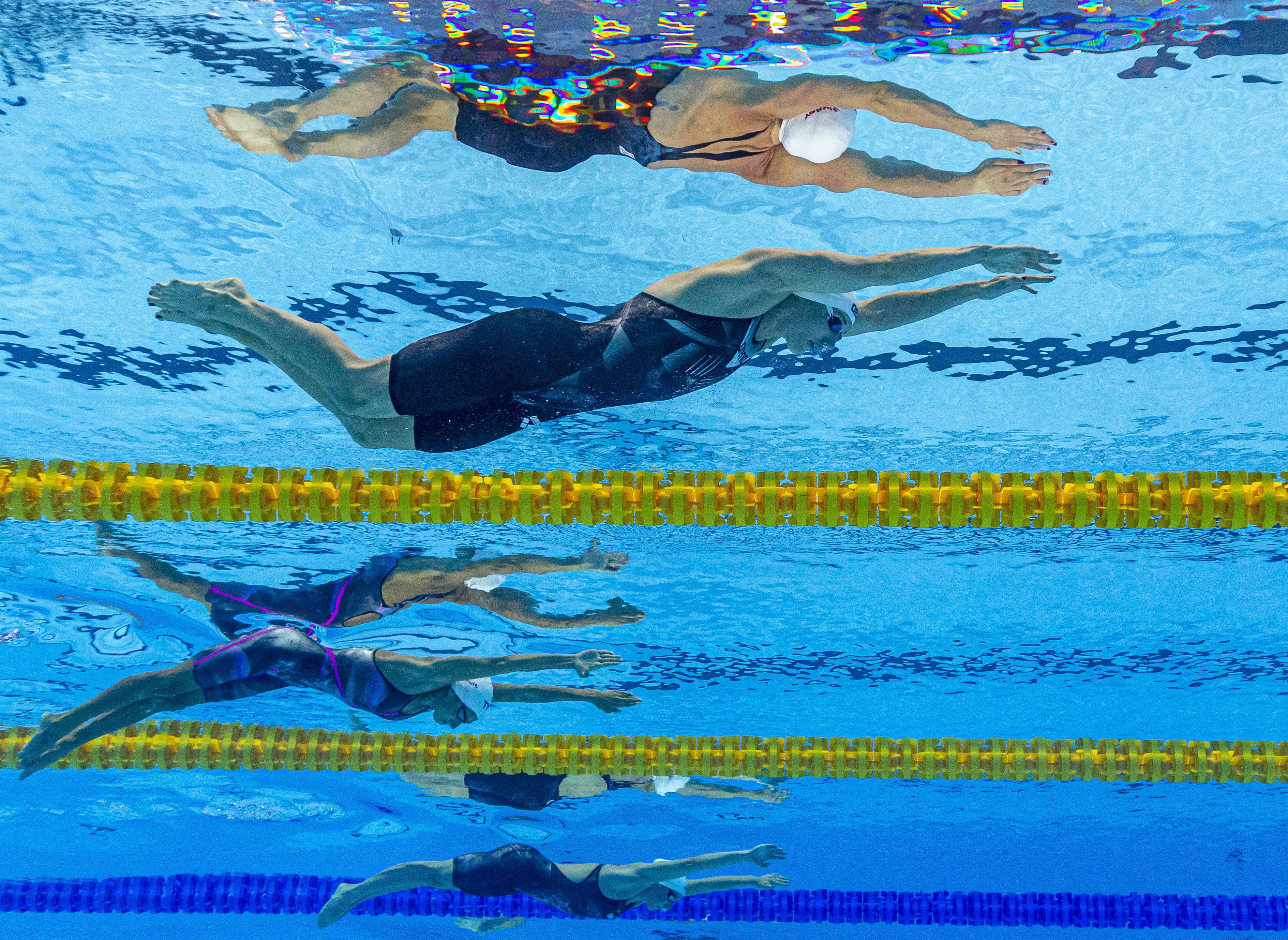 Hosszú Katinka (fentről a második) a kvangdzsui vizes világbajnokság női 400 méteres vegyesúszásának előfutamában 2019. július 28-án. / Fotó: MTI/EPA/Patrick B. Krämer
