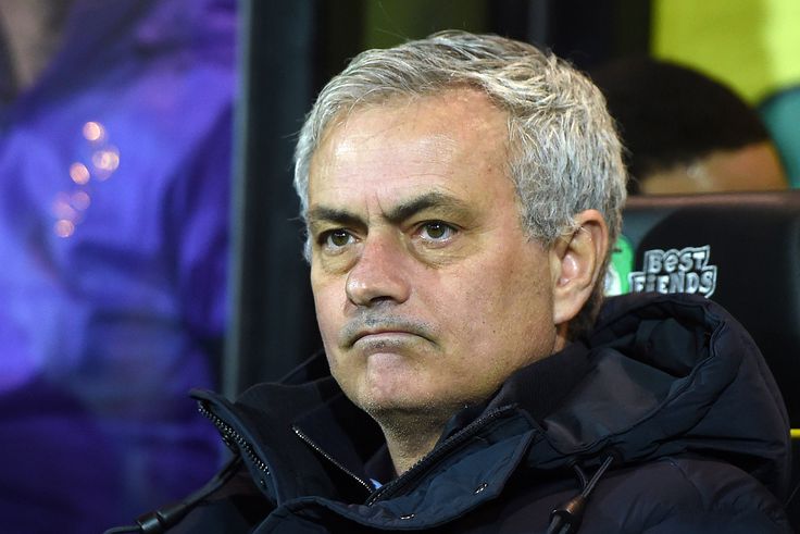 „Tiszteletlen voltam, de egy idiótával szemben” – Az ellenfél edzőjénél kémkedett, meg is büntették érte José Mourinhót
