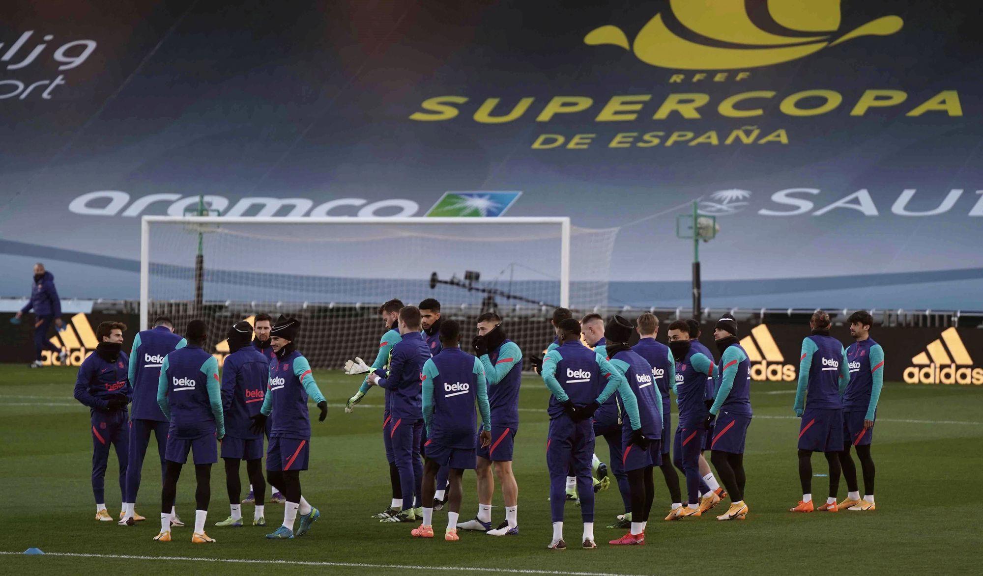 A Barcelona futballcsapata a spanyol Szuperkupa elődöntője előtt. / Fotó: EPA/Rafa Alcaide