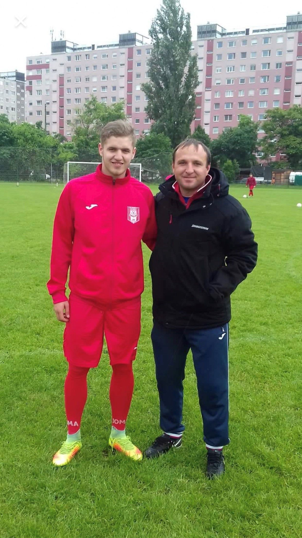 Korábbi U19-es edzője, Szőgyi Tamás (jobbra) sokat segített a tehetséges középpályásnak. / Fotó: SzPress