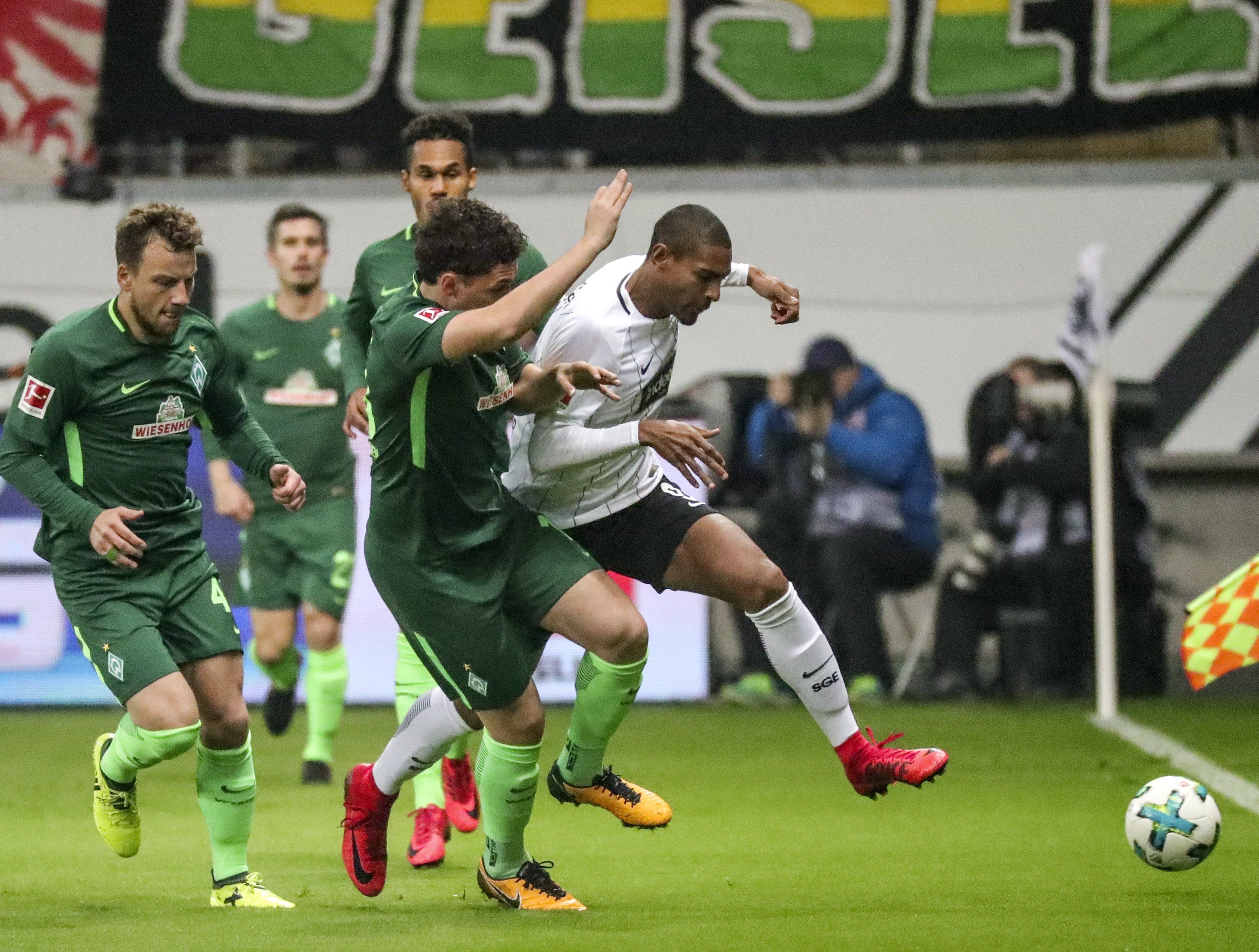 Sebastien Haller (jobbra), még az Eintracht Frankfurt színeiben /Fotó: MTI/EPA/Armando Babani