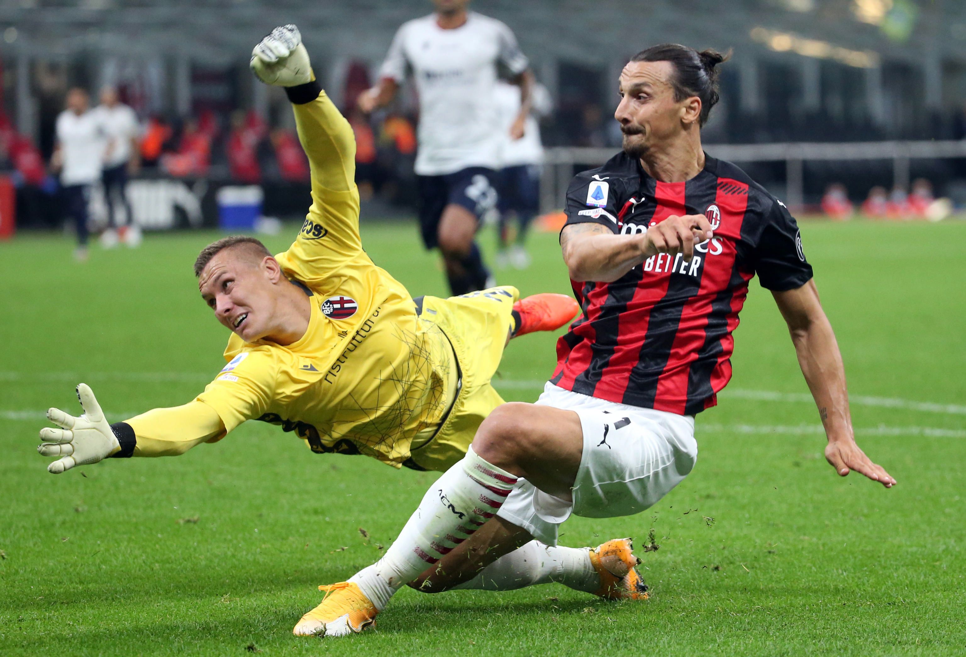 Zlatan Ibrahimovic gólja a Bologna elleni bajnoki meccsen. / Fotó: EPA/Matteo Bazzi