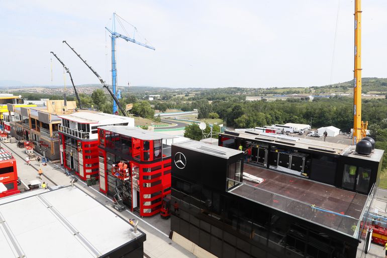 Akkor sem áll le a Forma-1, ha egy pilóta koronavírusos lesz