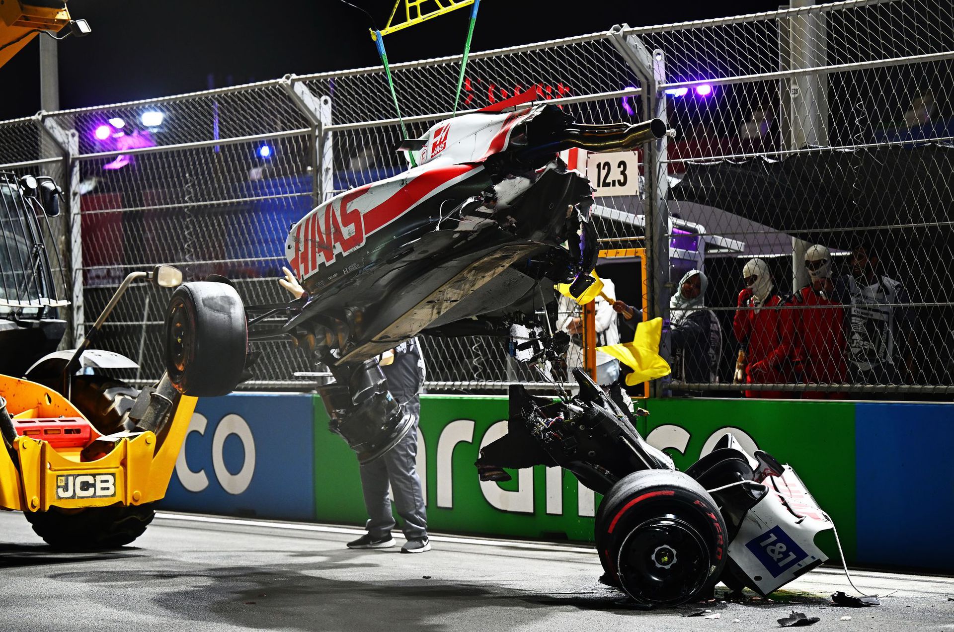 A Haas pilótájának autója kettétört /Fotó: Getty Images