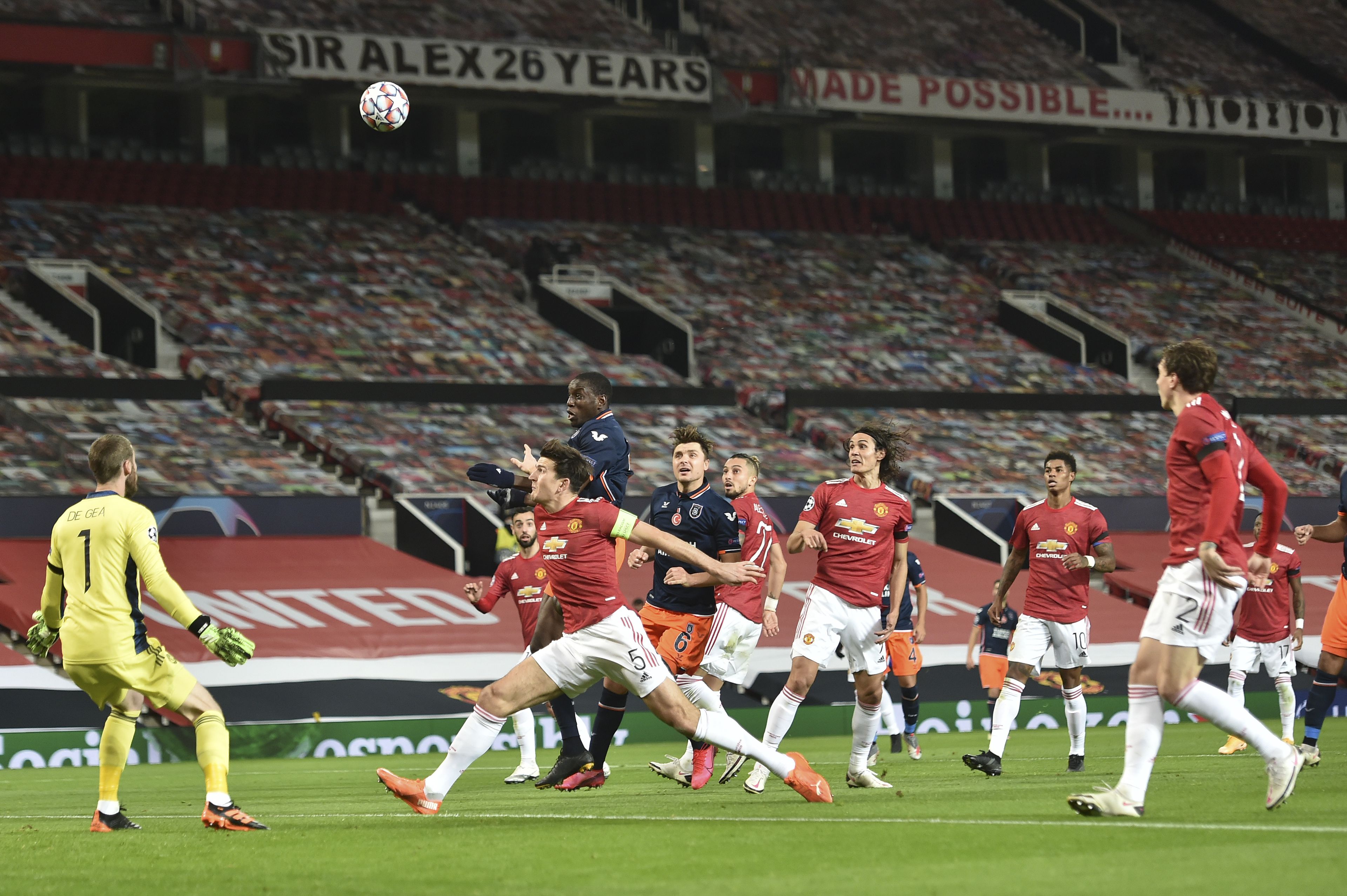A Manchester United a török Basaksehir elleni, szerdai BL-meccsen. / Fotó: EPA/Peter Powell.