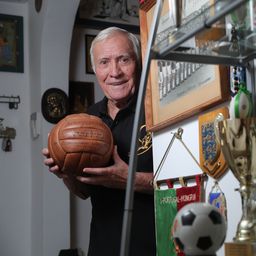 „Becsüljük meg, hogy ennyi időt kaptunk a sorstól” – Boldogan él a Fradi focilegendája, Rákosi Gyula