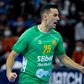 Botrány a férfi kézilabda Eb-n: a montenegrói jobbszélső leköpött egy szurkolót, miközben tombol a Covid – videó