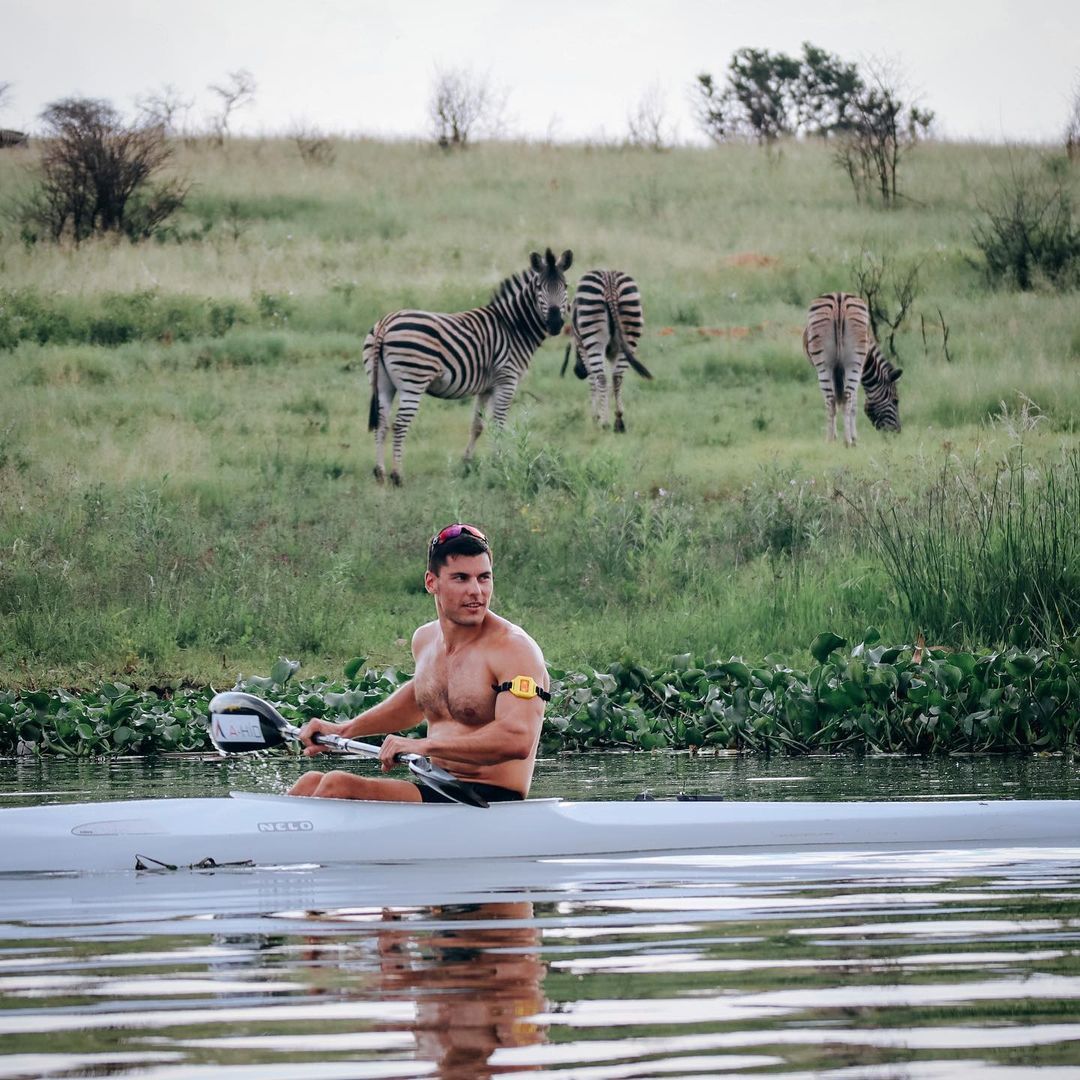 Tótka Sándor és társai edzés közben a parton zebrákat és zsiráfokat is láthattak / Fotó: Instagram