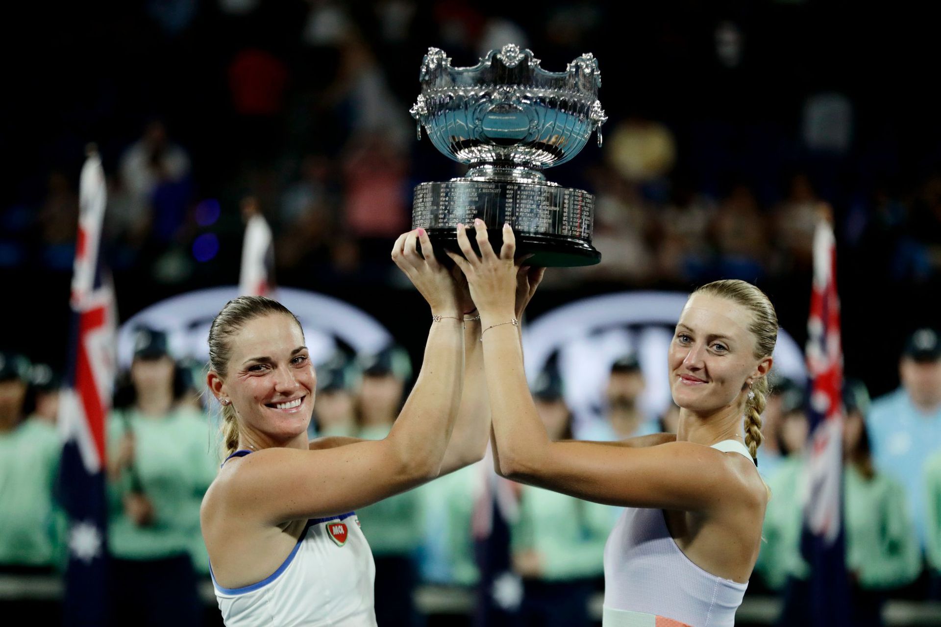 Babos (balra) Kristina Mladenovic oldalán 2018 után másodjára végzett az élen Melbourne-ben az ausztrál nyílt teniszbajnokságon/Fotó: MTI EPA Lynn Bo Bo