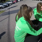 Megható: örökbe fogadtak egy árva kutyust a Ferencváros kézisei – Videó a cukiságról