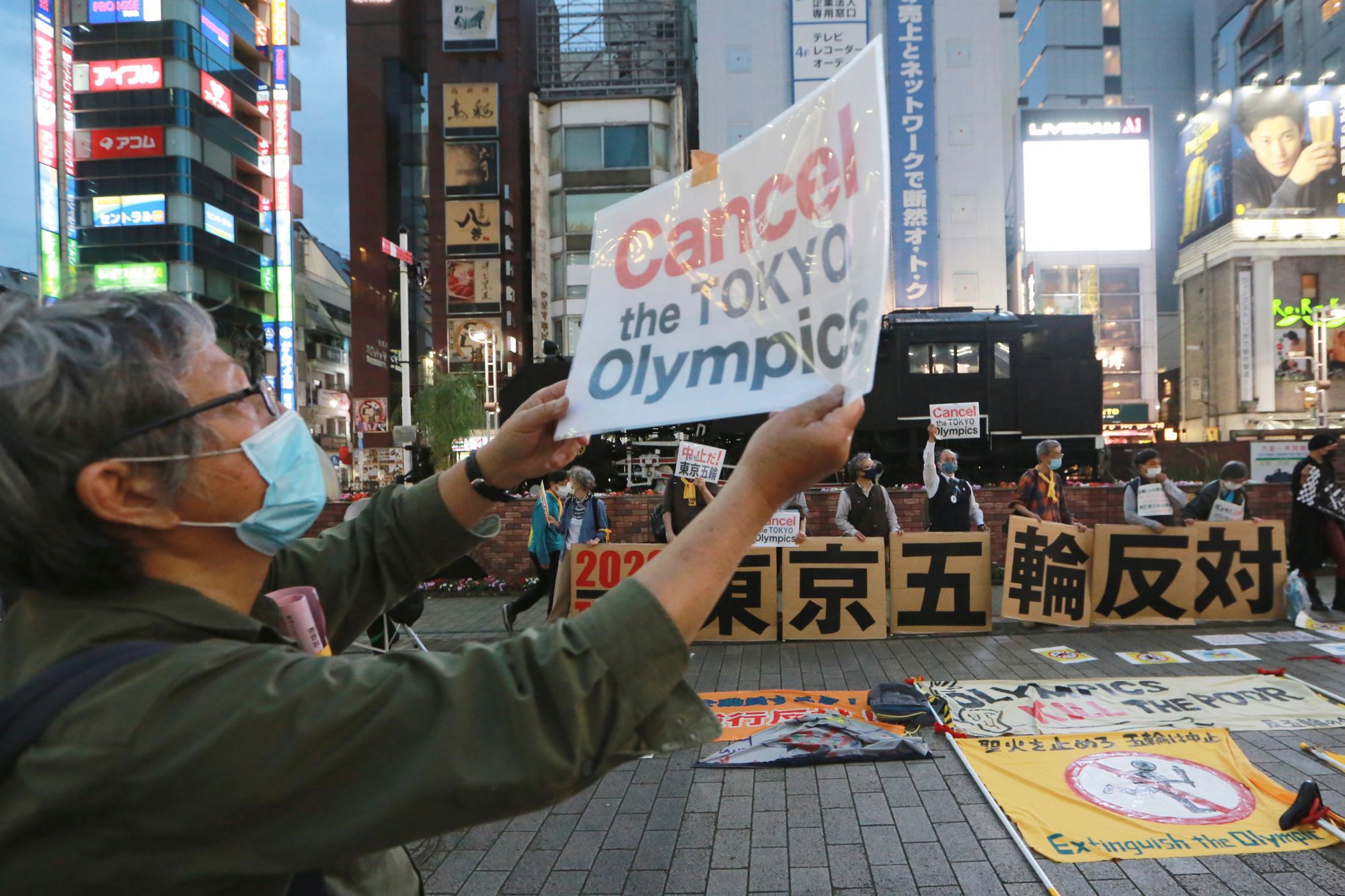 Tokióban tiltakoznak az olimpia megrendezése ellen /Fotó: MTI
