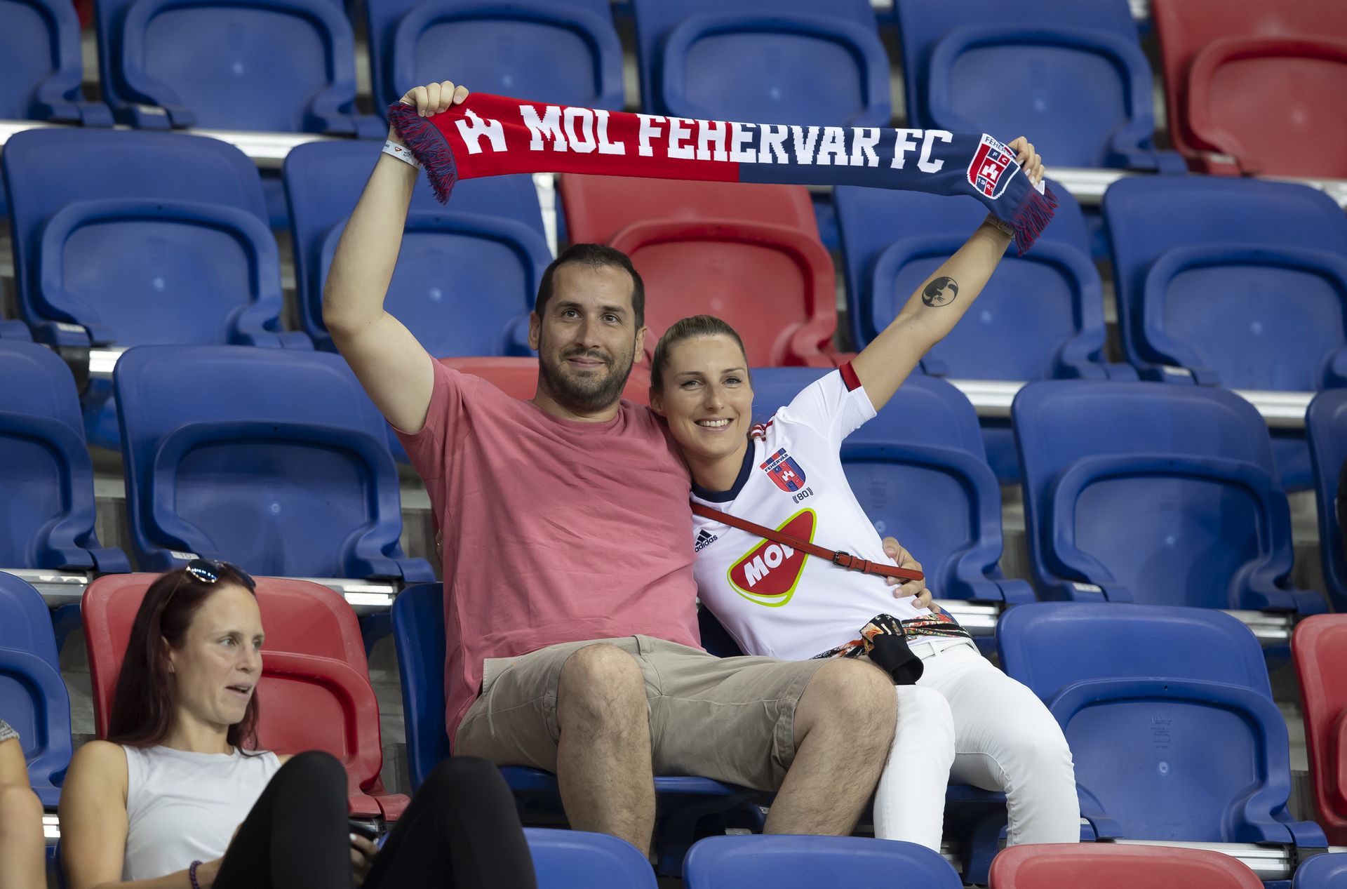 Kiss és barátnője, Márti nem először járt a fehérvári stadionban / Fotó: Czerkl Gábor