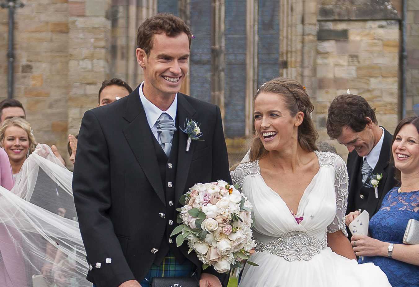 Andy Murray brit teniszező és felesége, Kim Sears távozik a skóciai Dunblane székesegyházából az esküvője után. / Fotó: MTI/EPA/Joey Kelly