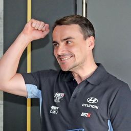 Michelisz Norbert Ferrarival kocsikáztatta meg az olimpikonokat - fotó
