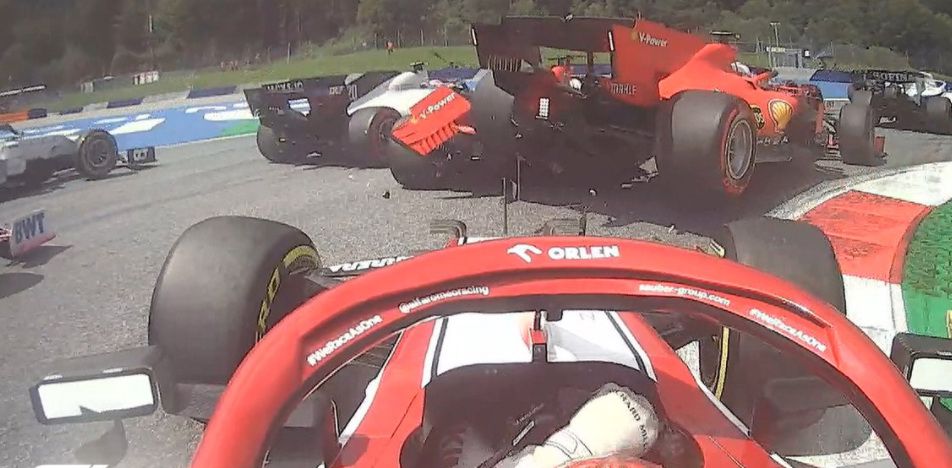 A baleset Kimi Räikkönen (alul) autójából: Leclerc (fent, jobbra) letarolta Vettel autóját / Fotó: GREBB