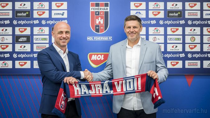 Márton Gábor (jobbra) Kovács Zoltán sport-igazgatóval – nehéz feladat vár a szakemberre/ Fotó: molfehervarfc hu