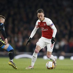 27 év után kirúgták a kabalafigurát, Mesut Özil lett a megmentője