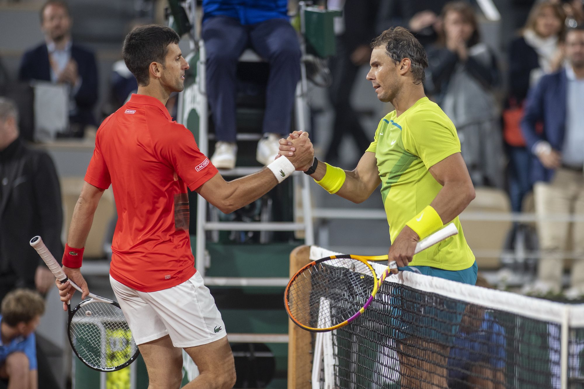 Nadal (jobbra)  29. alkalommal győzte le Djokovicsot, és így 15. elődöntőjére készülhet a Roland Garroson / Fotó: Getty Images