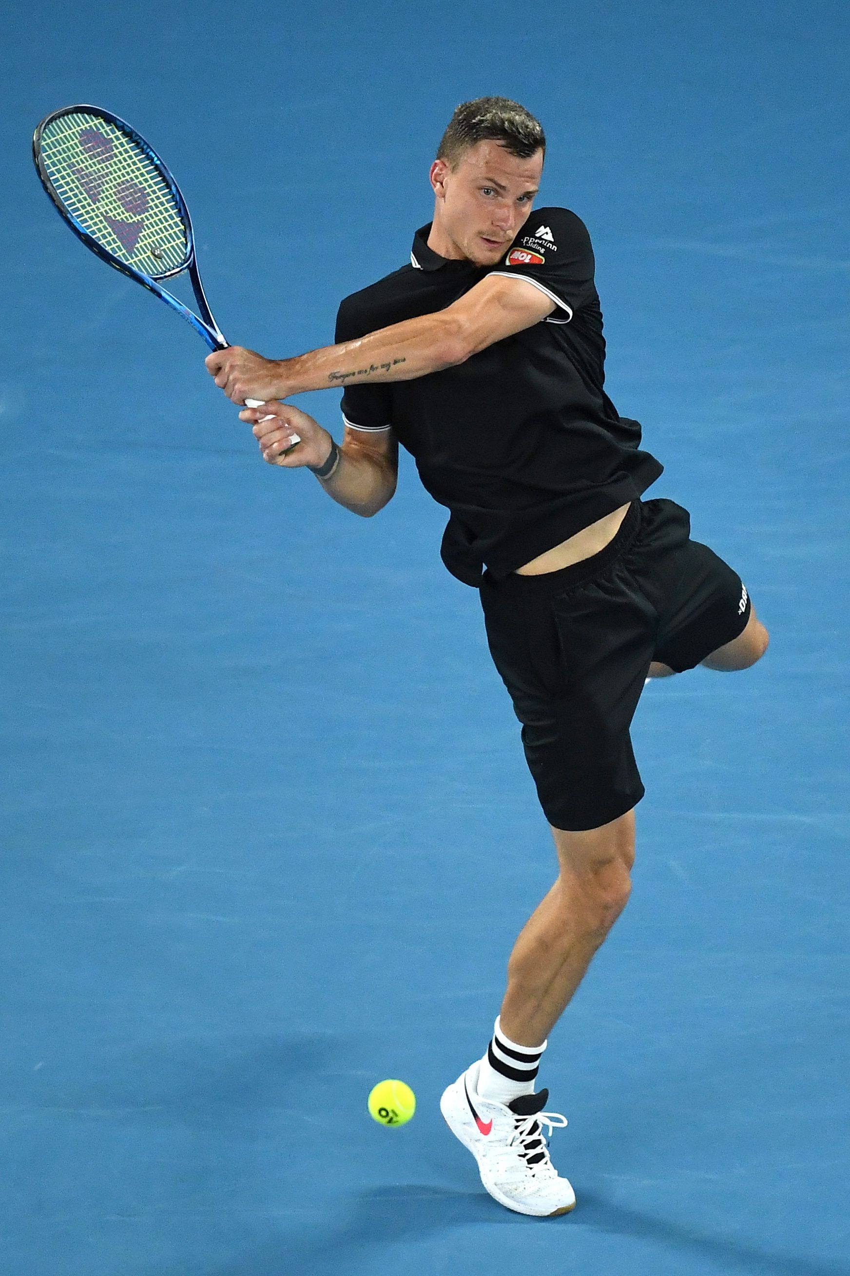 Fucsovics Márton 4:6, 6:1, 6:2, 6:2-re kapott ki Federertől az ausztrál nemzetközi bajnokság nyolcaddöntőjében /MTI- EPA
