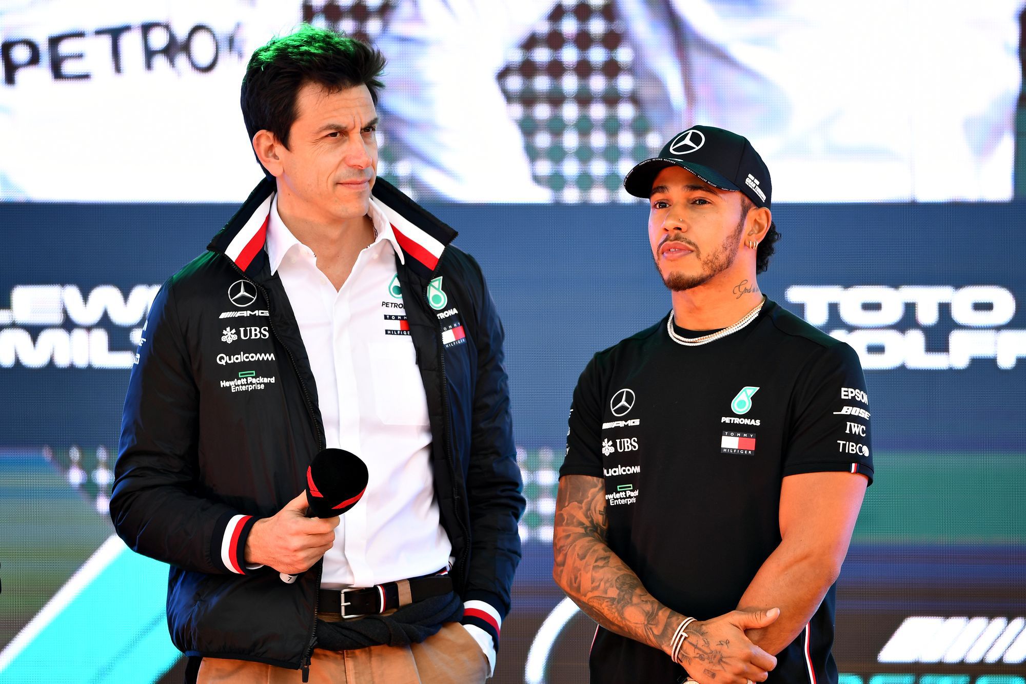 Toto Wolff, a Mercedes csapatfőnöke (balra) és Lewis Hamilton./ Fotó: GettyImages