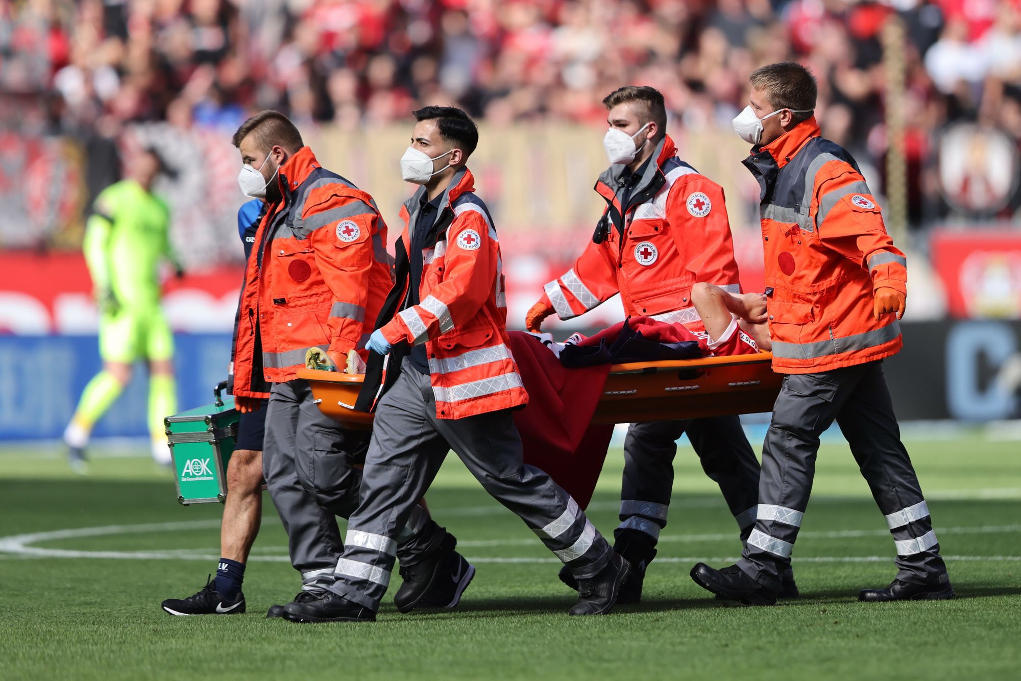 Sallai Roland a Freiburg magyar labdarúgója súlyos sérülést szenvedett csapata Bayer Leverkusen elleni mérkőzésén / Fotó GettyImages