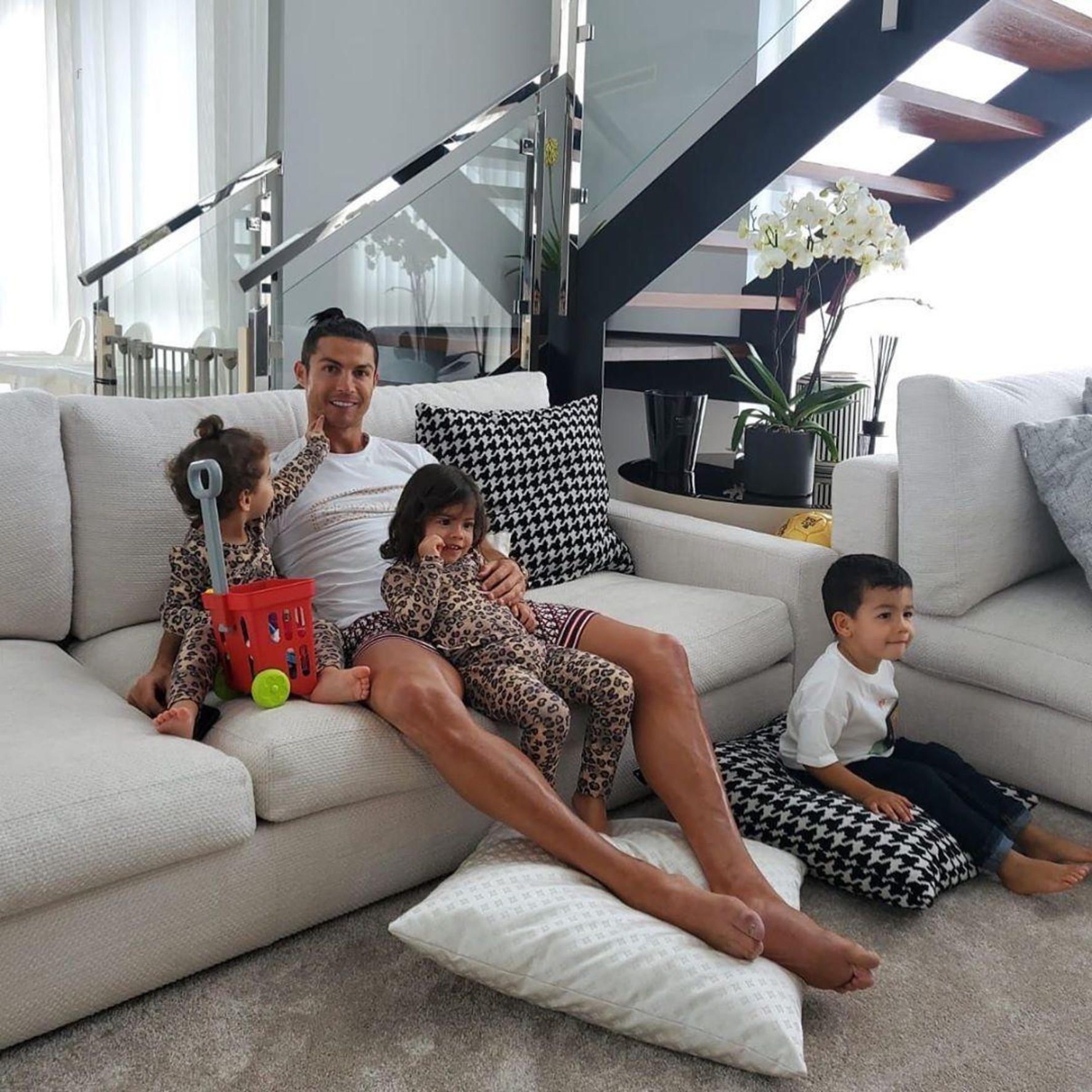 Ronaldo imádja gyerekeit, Eva és Mateo négy évesek lettek /Fotó: Northfoto