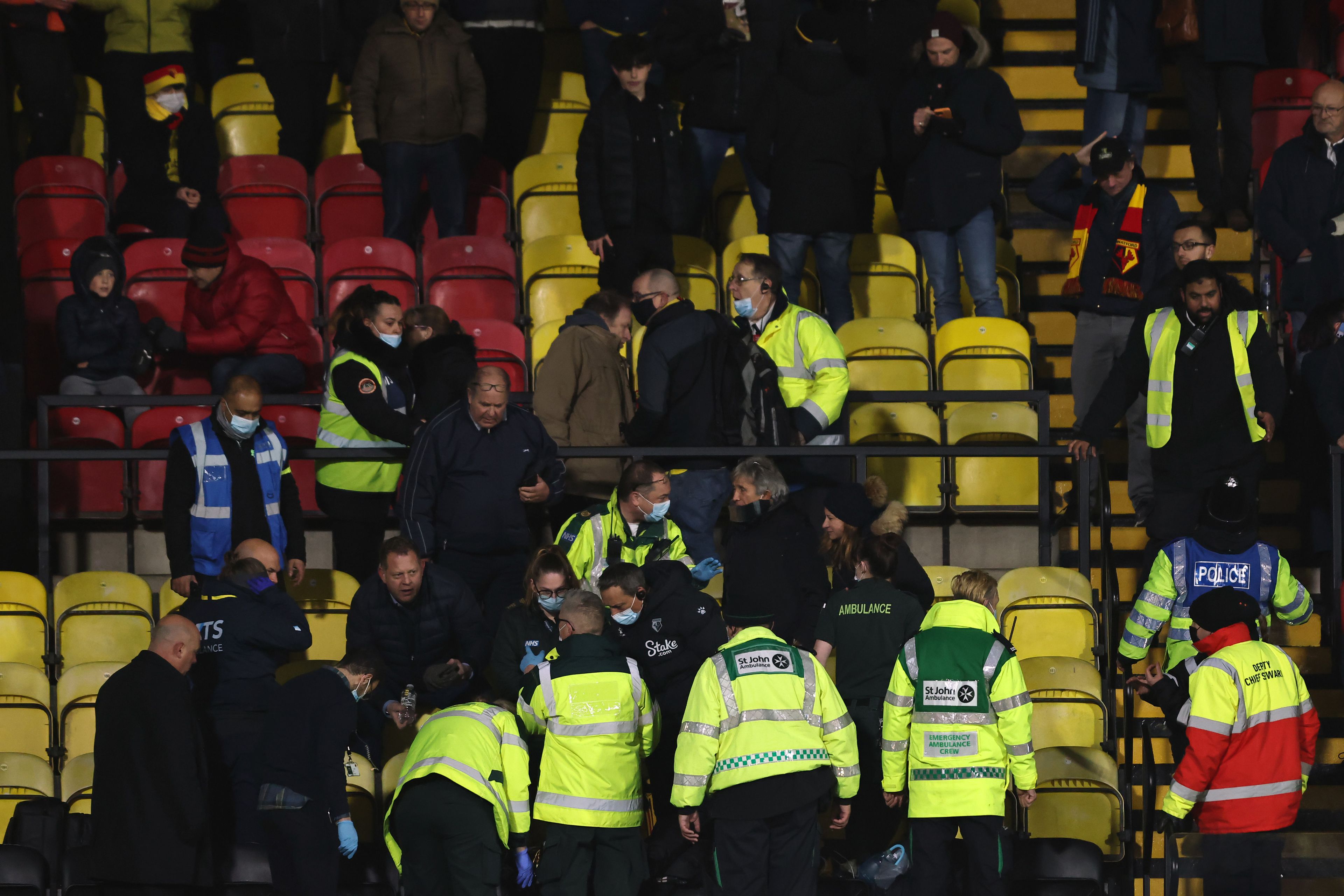 A Watford–Chelsea mérkőzésen rosszul lett az egyik drukker, szívrohamot kapott, újra kellett éleszteni /Fotó: Getty Images
