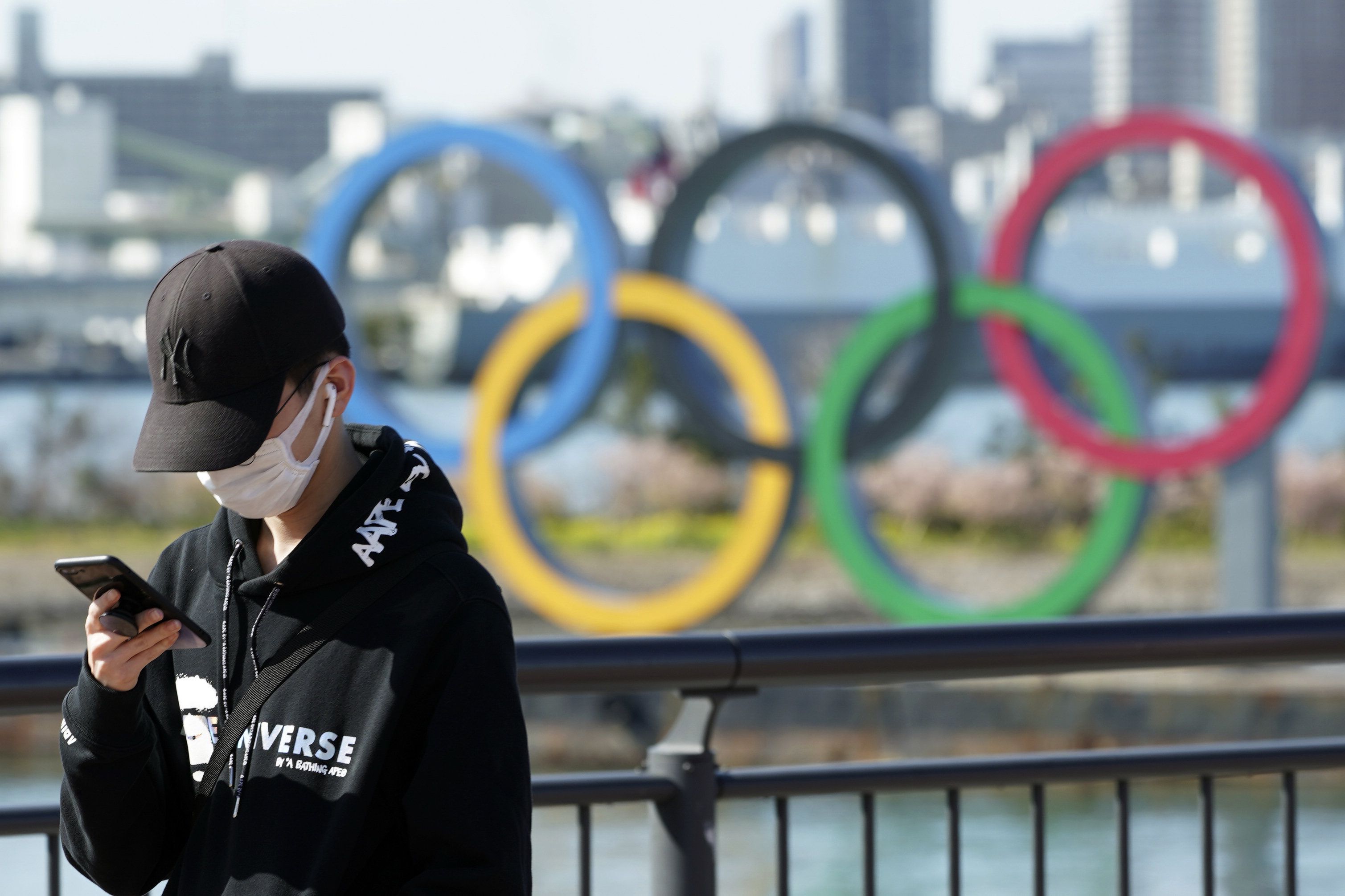 Kérdéses az elhalasztott olimpia sikeressége/ Fotó: MTI/AP/Eugene Hoshiko