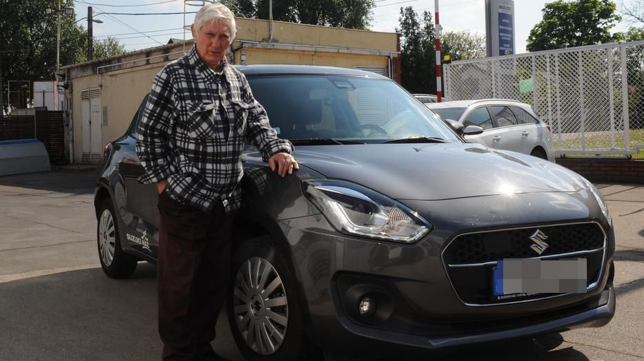 Gedó György most már boldog, hiszen visszakapta az autóját, amelyet szépen helyrehoztak a szervizben