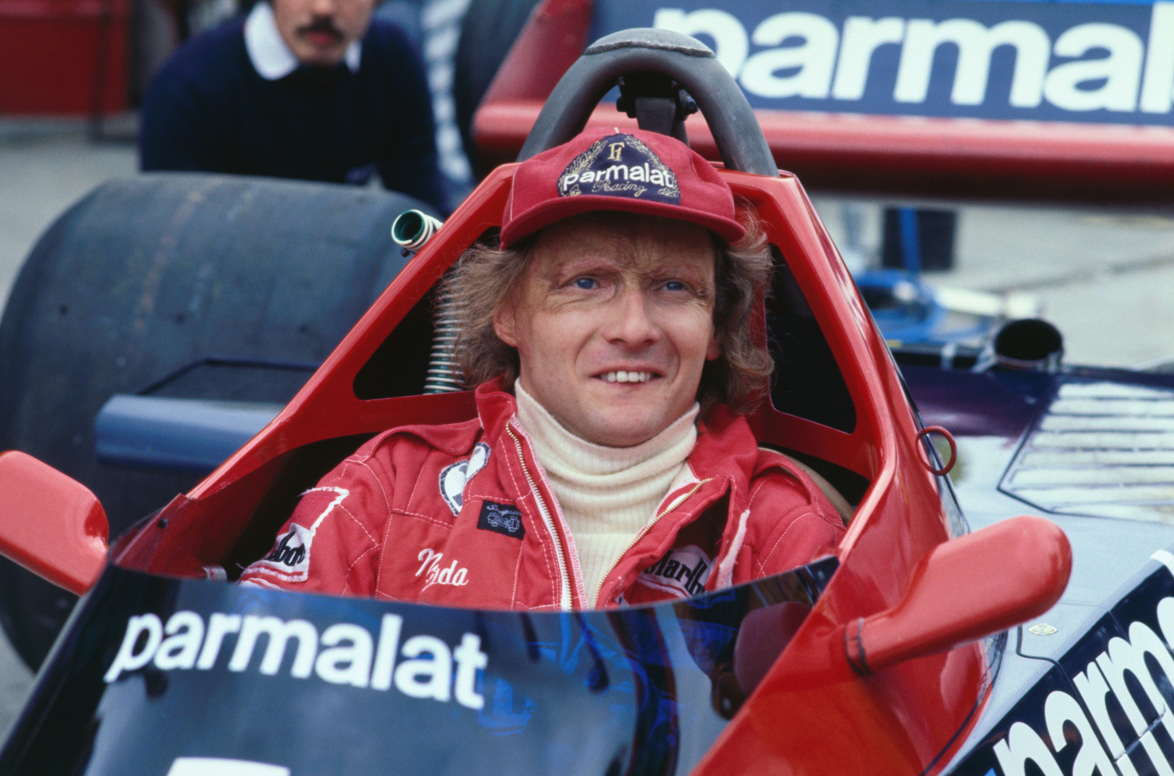 46 éve majdnem a kocsijában égett, de pár hét múlva már újra versenyzett, három éve hunyt el Niki Lauda / Fotó: Getty Images