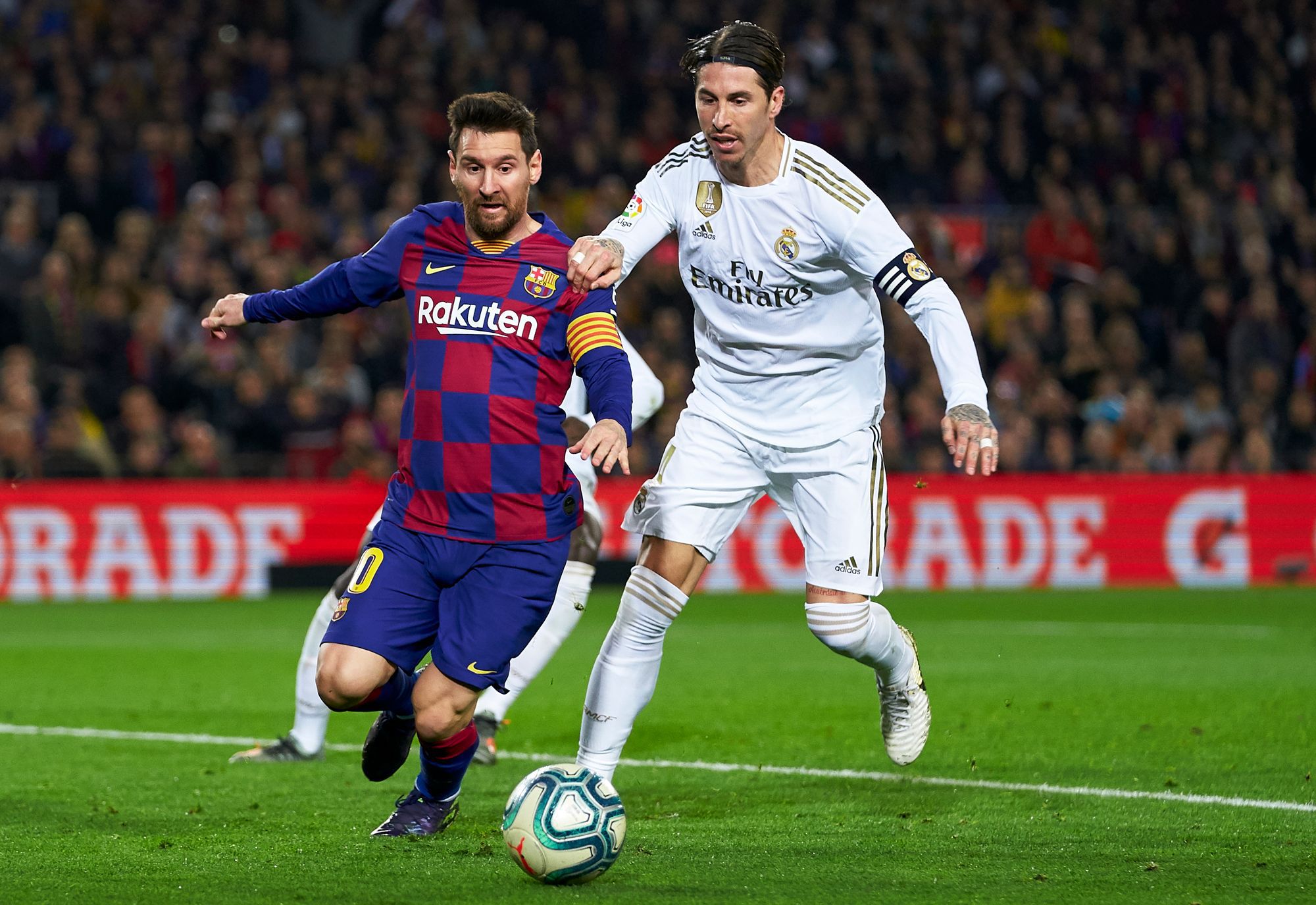 A barcelonai Lionel Messi (balra) a legtöbb gólt szerezte a rangadókon, Sergio Ramos pedig a legtöbb Real–Barcán futballozott / Fotó: Getty Images