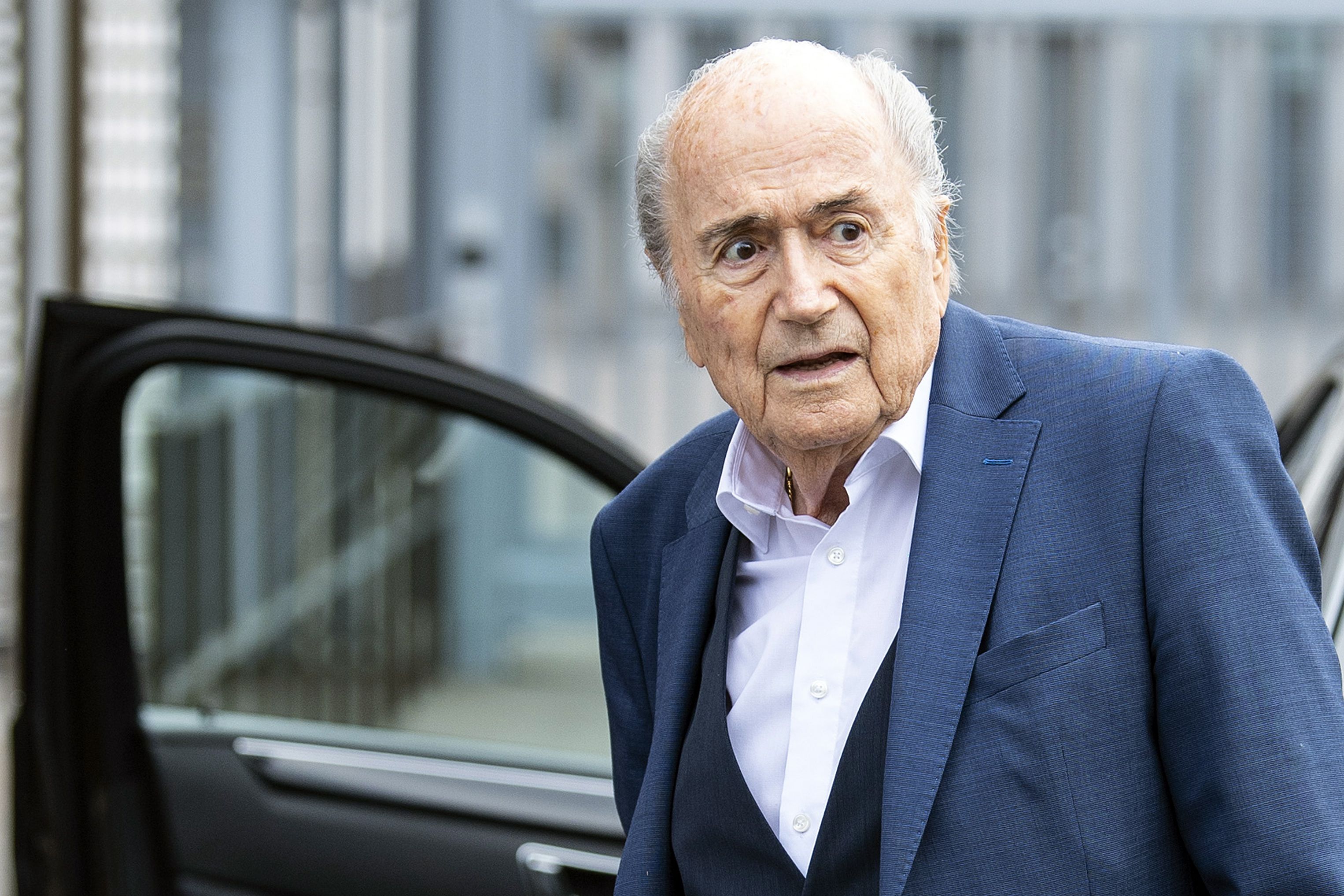 Van rutinja benne, Sepp Blatter éppen egy ügyészségi tárgyalásra érkezik. / Fotó: EPA/Peter Schneider.