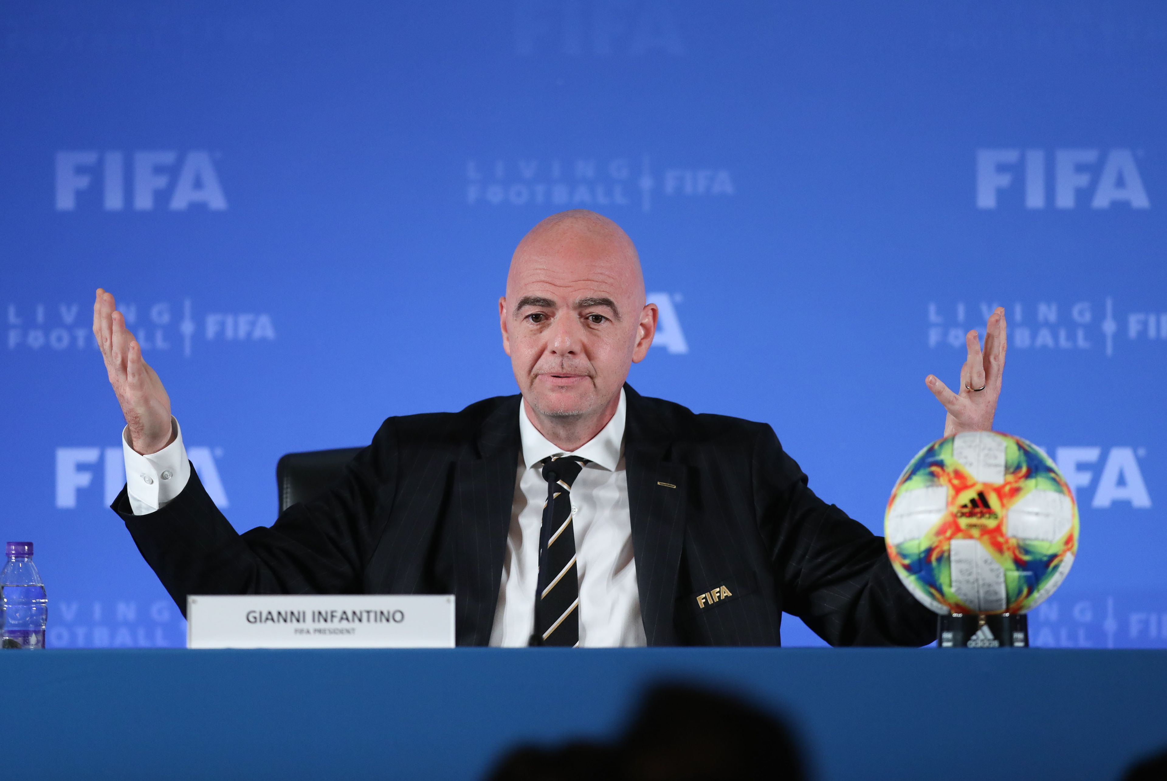 Ukrajnai fegyverszünetre szólított fel a FIFA elnöke