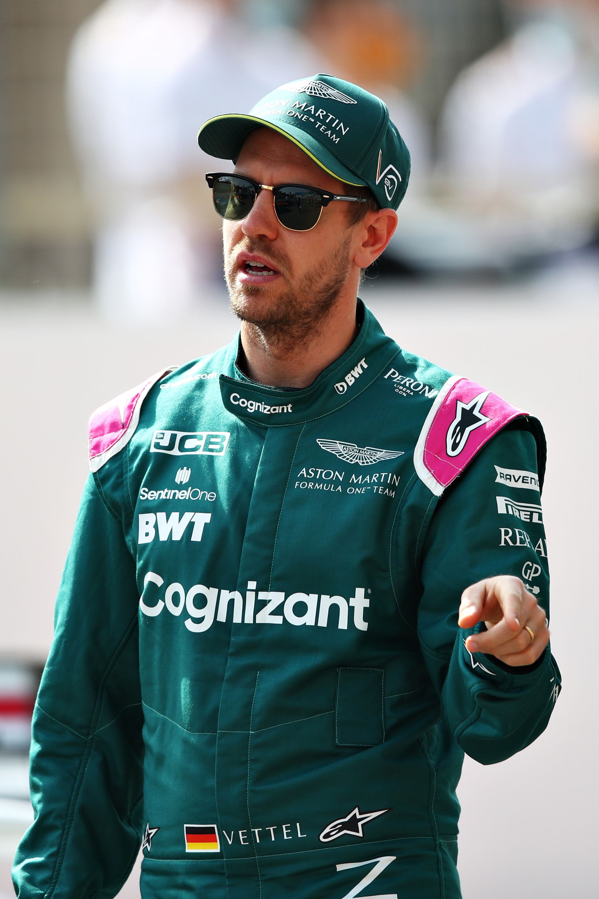 „Nekem  nagyon sokat segített Michael, amikor kérdeztem és mondott néhány jó szót vagy tanácsot. Rám is számíthat mindenben Mick” - Sebastian Vettel (német, Aston Martin) Négyszeres világbajnok /Fotó: Getty Images