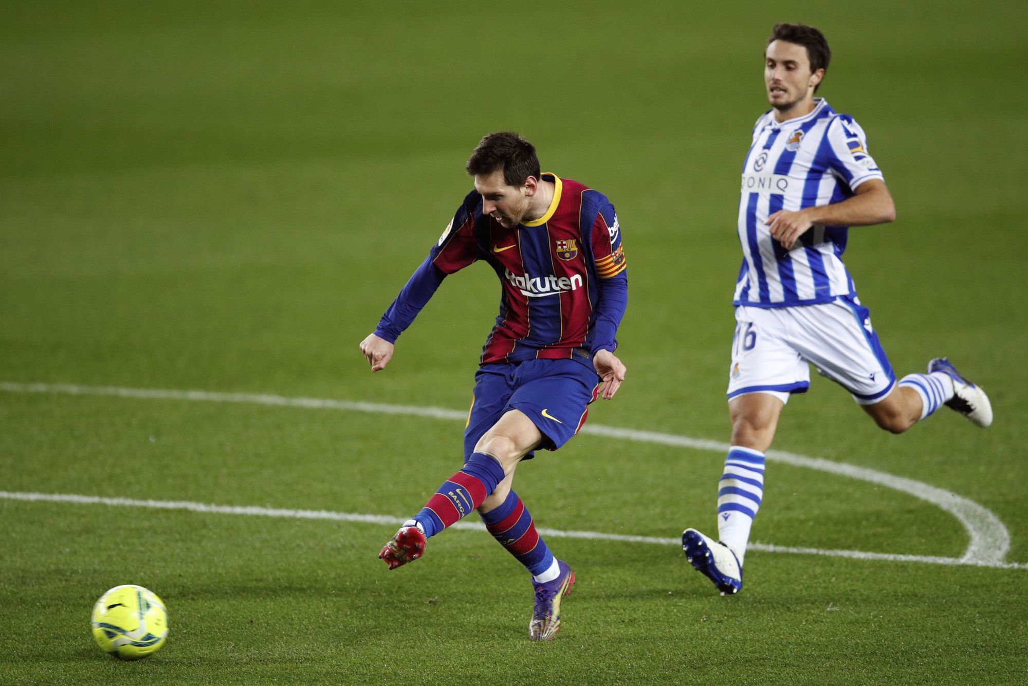 Lionel Messi gólt rúg a Real Socieadad elleni bajnoki meccsen. / Fotó: EPA/Alejandro Garcia