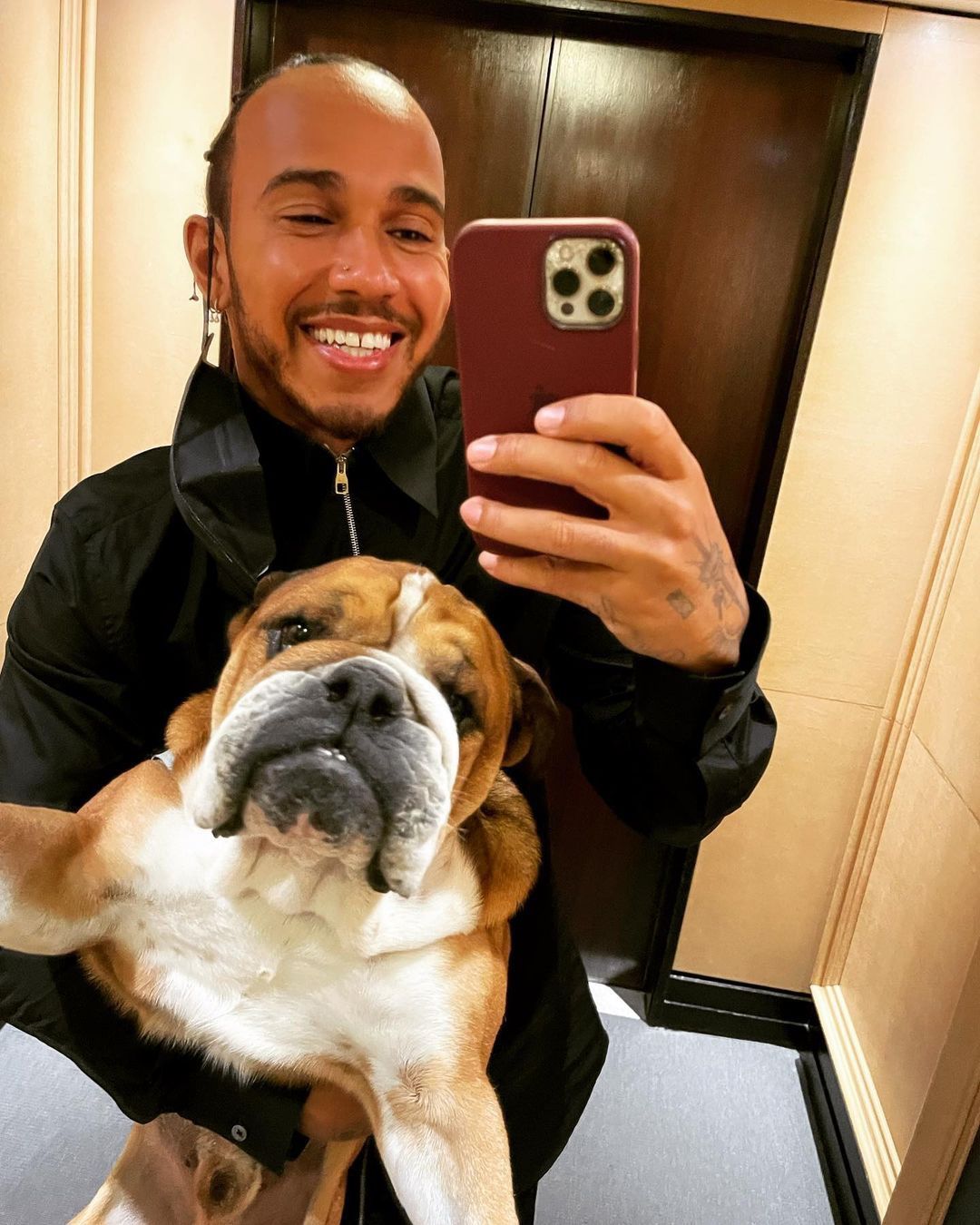 Hamilton egy bulldog büszke tulajdonosa / Fotó: Instagram