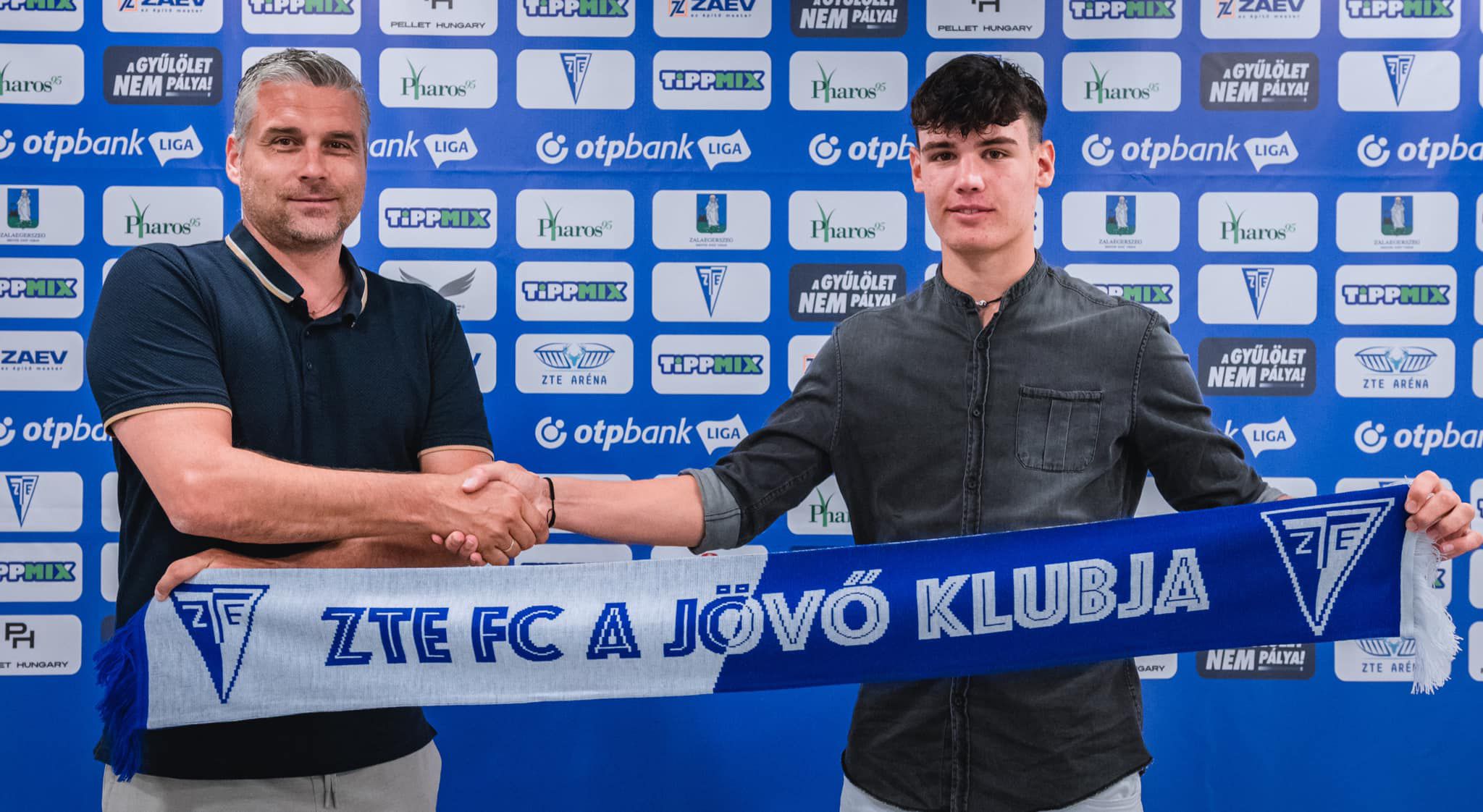 Klausz Milán (jobbra) úgy igazolt a ZTE-be, hogy a szülei elfelejtettek szólni addigi klubjának, az ETO-nak/ZTE FC