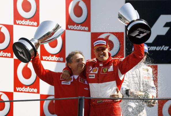 Jean Todt (balra) nem hagyja magára Michael Schumachert / Fotó: Getty Images