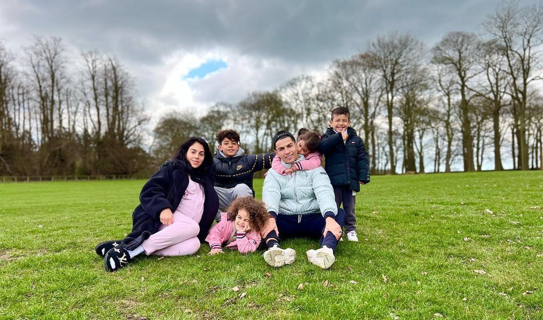 Georgina Rodríguez és Cristiano Ronaldo négy gyermeket nevel, hamarosan ikrekkel bővül a család / Fotó: Instagram